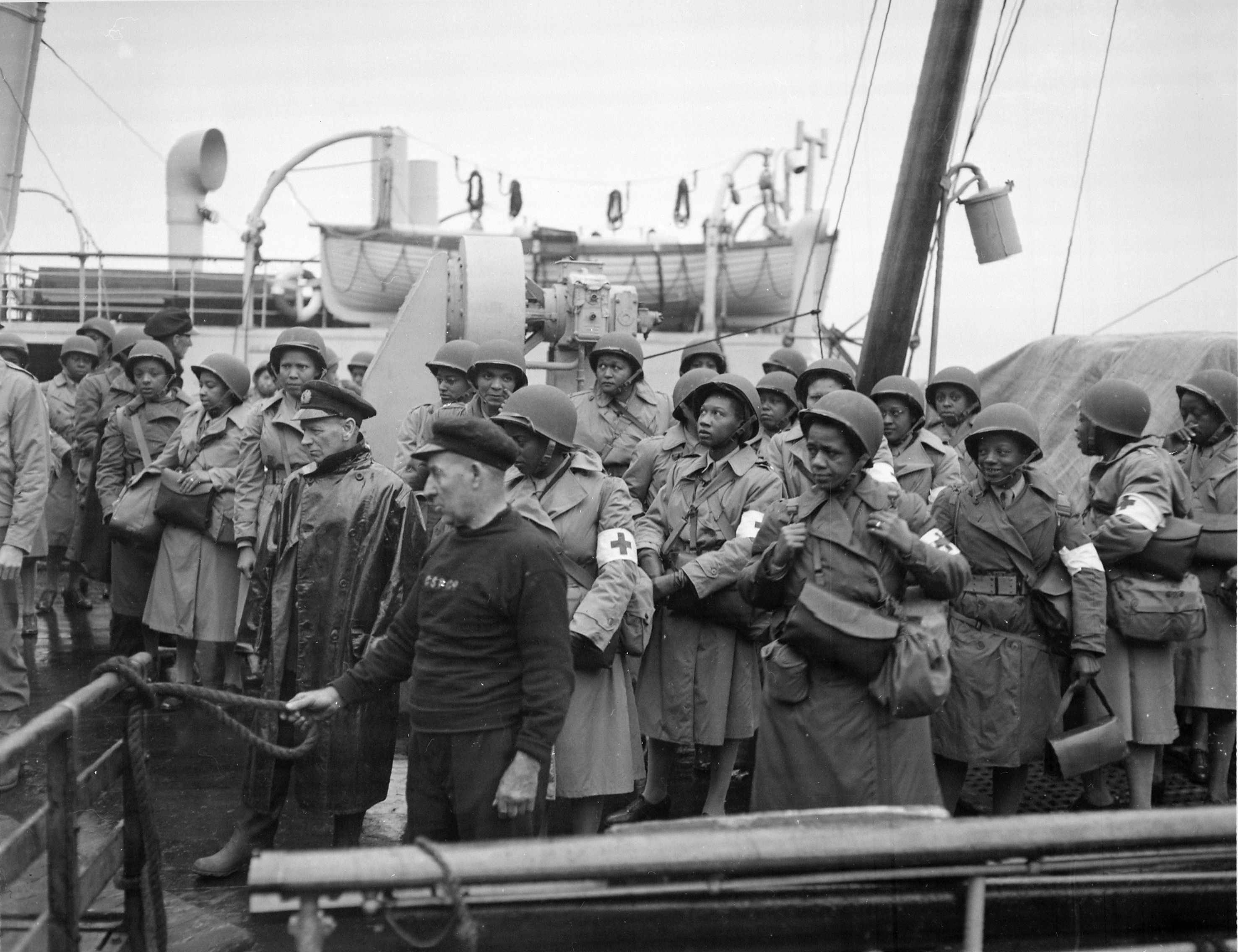 Army Nurses Arrive in Greenock, Scotland