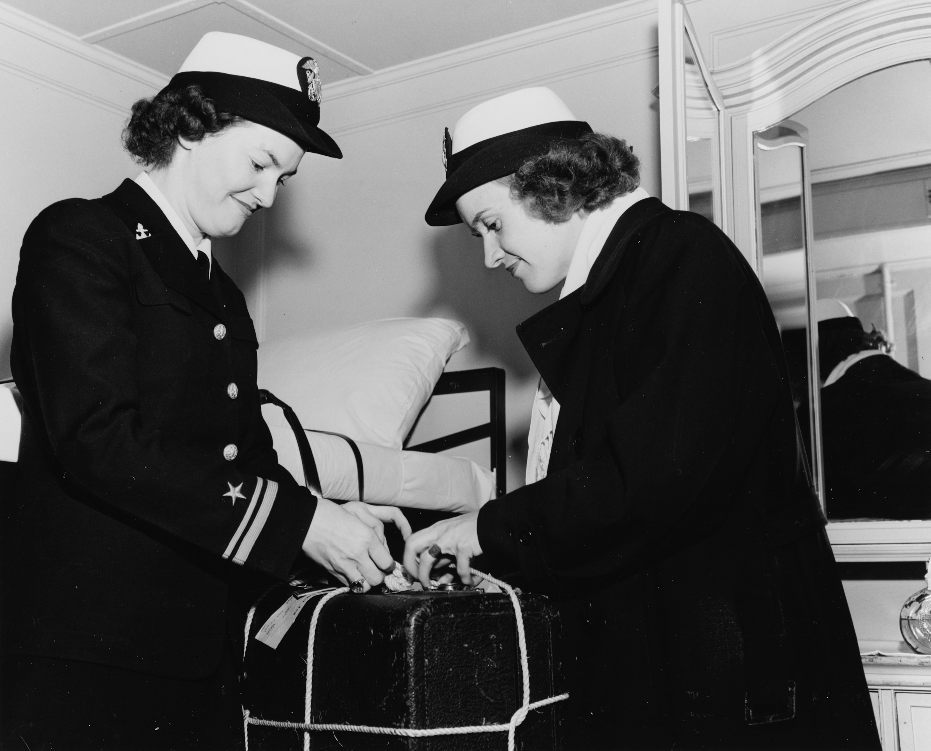 WAVES Officers Unpacking En Route To Hawaii